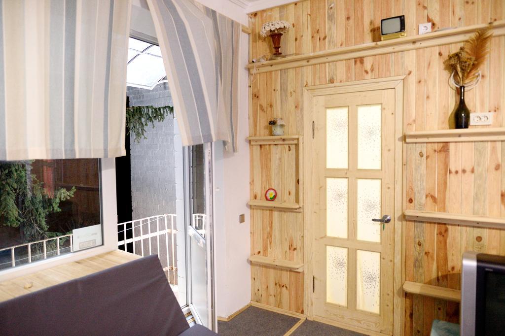 Baron Munchausen Guest House Каменец-Подольский Экстерьер фото
