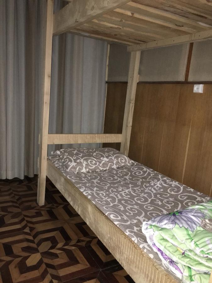 Baron Munchausen Guest House Каменец-Подольский Экстерьер фото