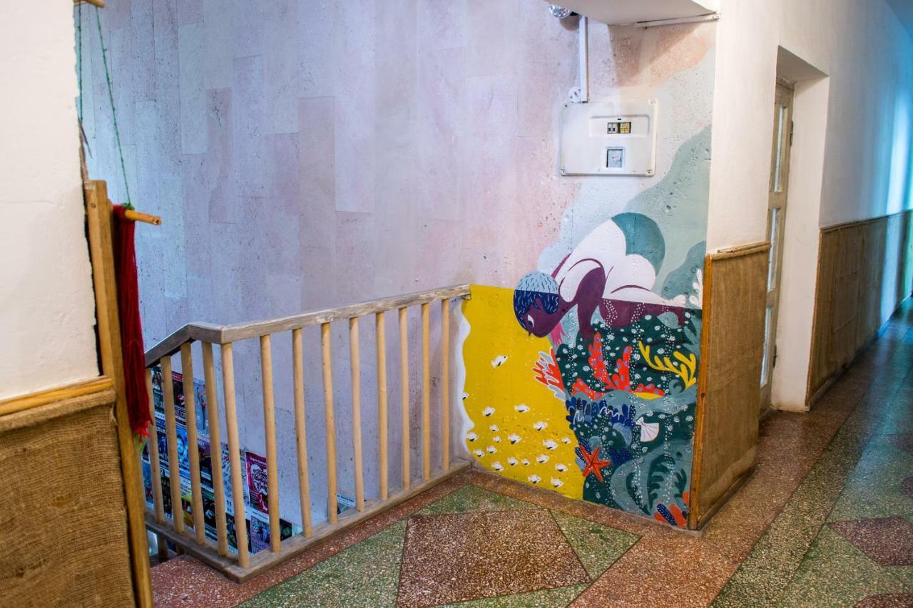Baron Munchausen Guest House Каменец-Подольский Экстерьер фото
